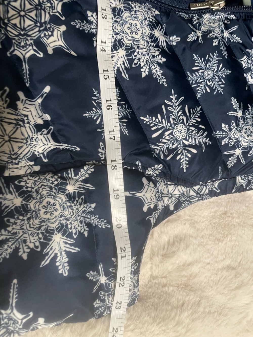 Lands' End Navy Snowflake Quilted Puffer Vest - Picture 7 of 11